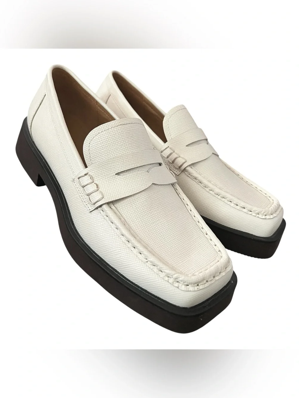 G.H. Bass Whitney Weejuns Penny Loafers Cream Textured Leather NWOB Women’s 8.5